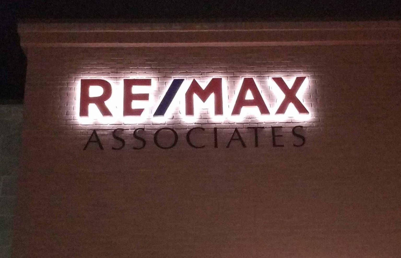 RE/MAX Signage Approved Supplier Portfolio by BlinkSigns