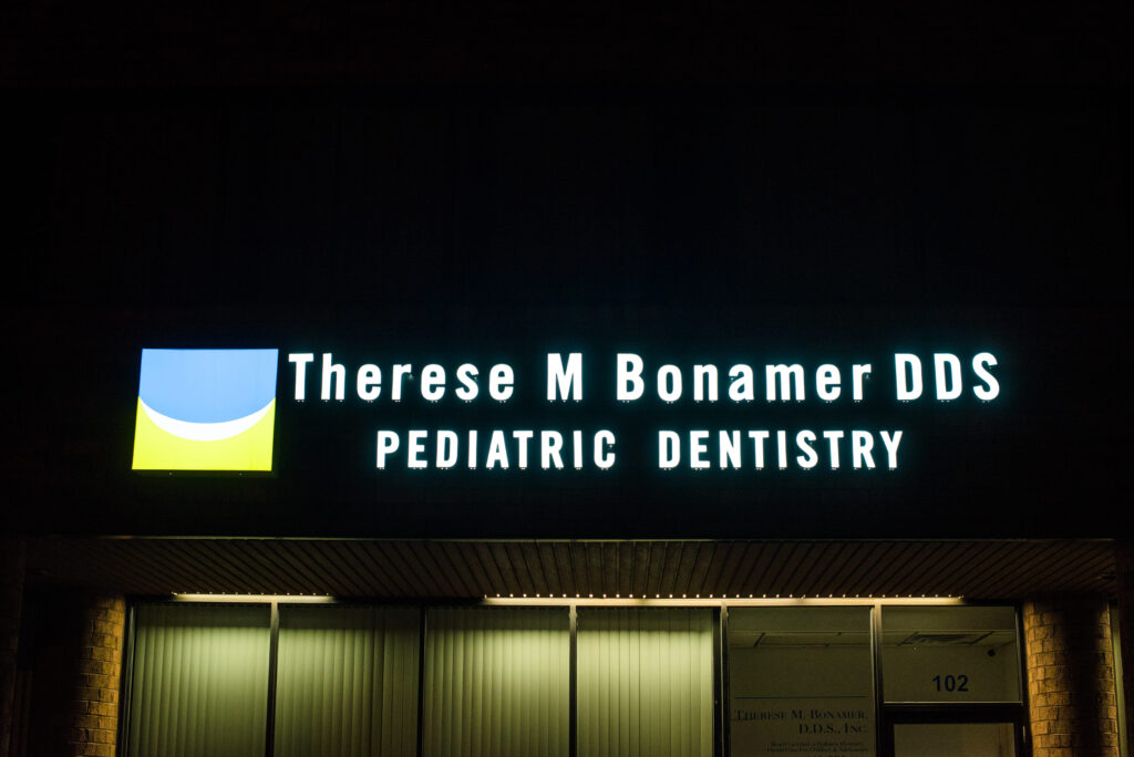 Therese de Dentistry signage