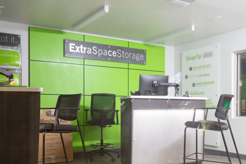 ExtraSpaceStorage Interior Signage